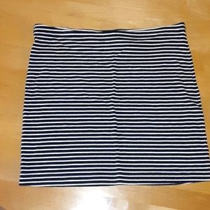 Black and white H&M skirt
